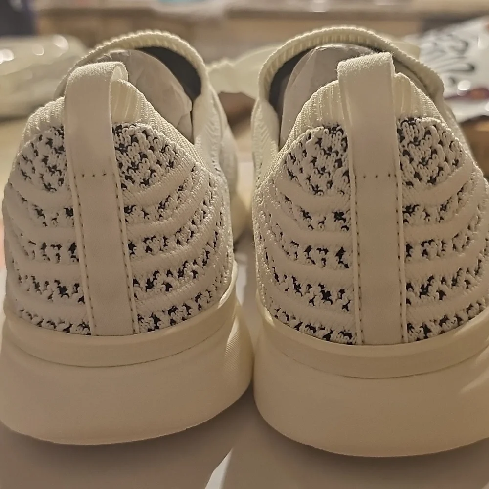 APL Women's TechLoom Wave in Ivory and Navy - Picture 5 of 8